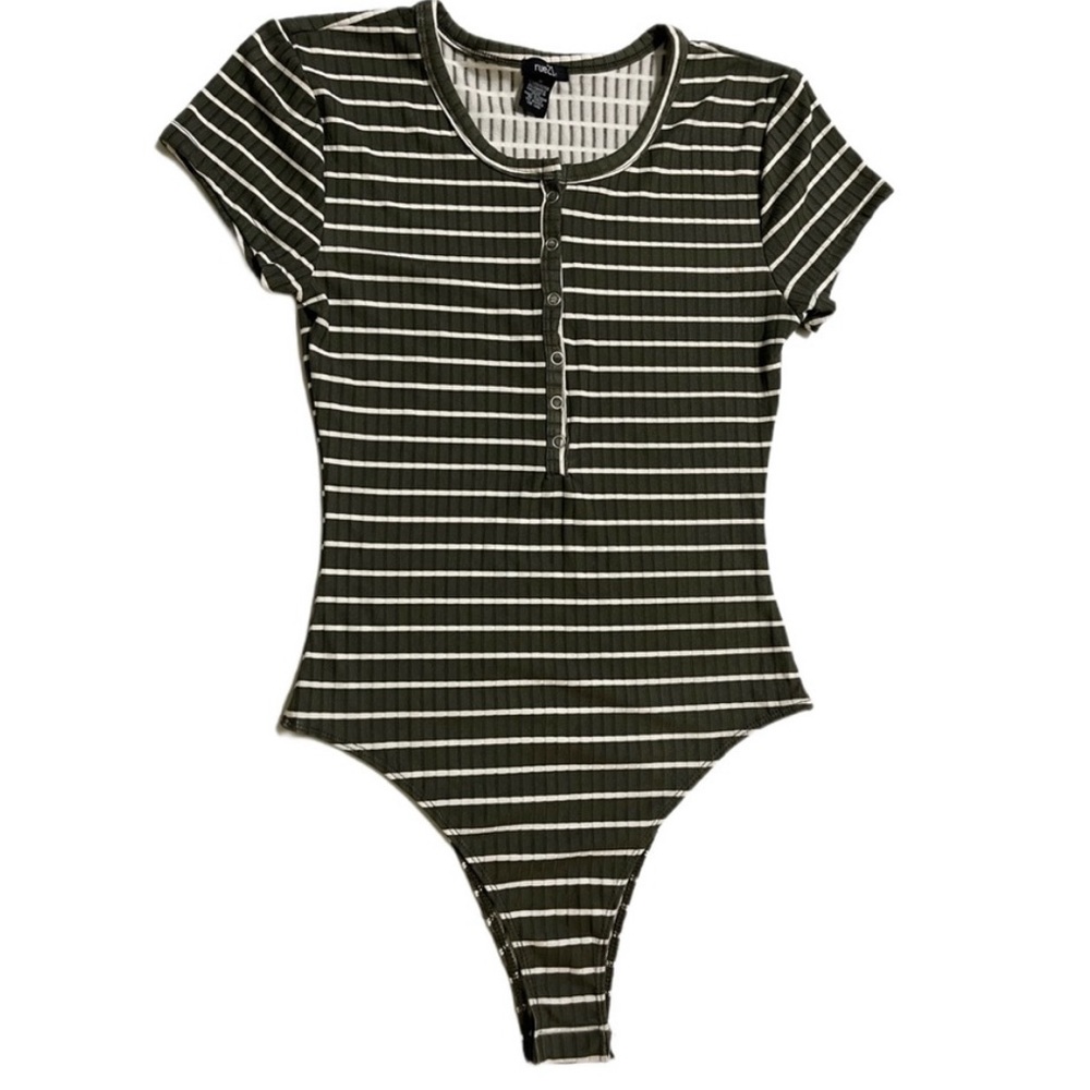 SALE 🎉. Rue21 bodysuit